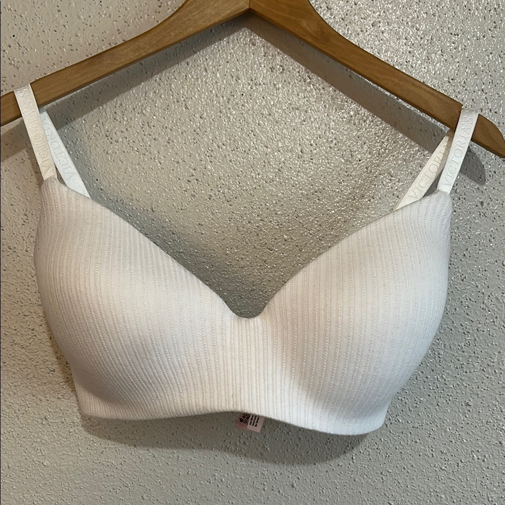 Victoria Secret Seamless White Ribbed Bra Size 32G